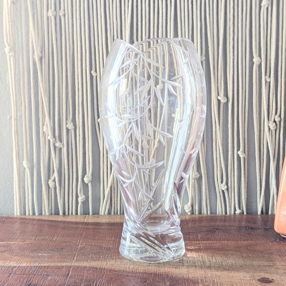Lenox 11" Vineyard Etched Crystal Vase - Twisted Swirl Base - Like New